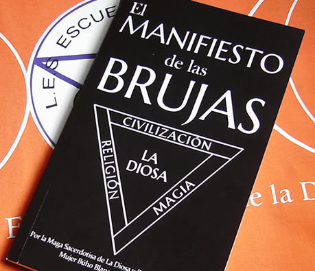 Cubierta del libro El Manifiesto de las Brujas de la autora Irene Viscarra