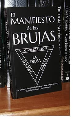 Libro con valiosa información sobre el ritual de samhain, su celebracion y magia.